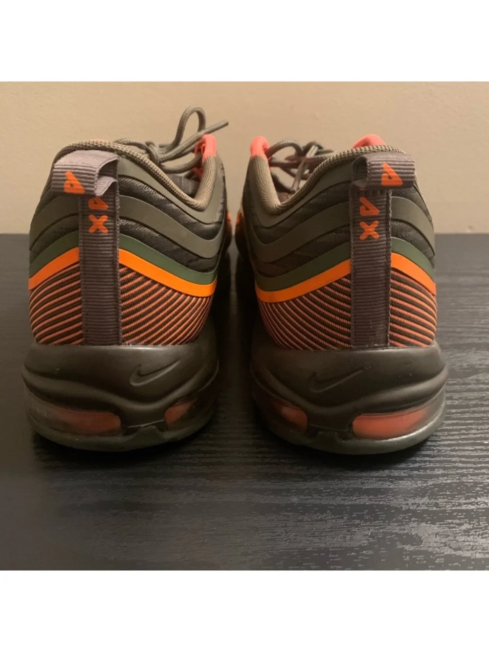 Nike Men’s Olive Brown & Orange Wave-Pattern Sneakers